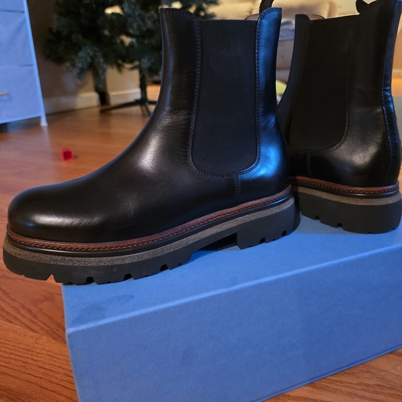 Women's Black Leather Chelsea Boots Made in ITALY size 8 (US) 38 (EU)